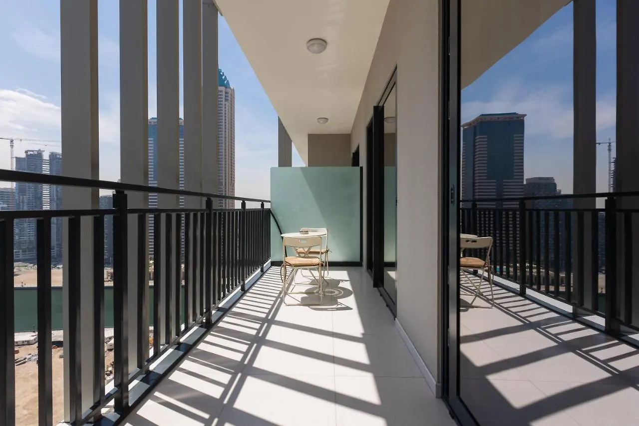 Business Bay 1 Bedroom With Canal View Dubai Apartment
