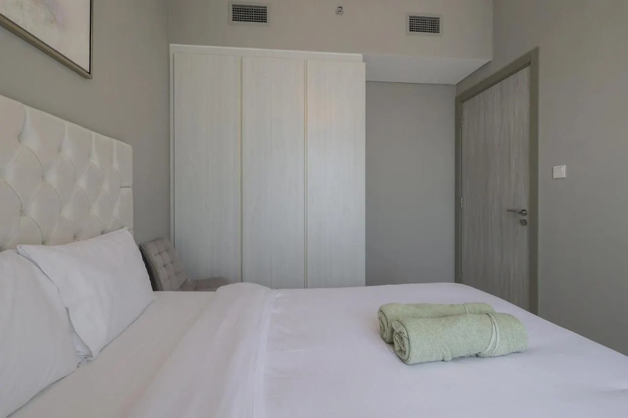 Business Bay 1 Bedroom With Canal View Dubai Apartment